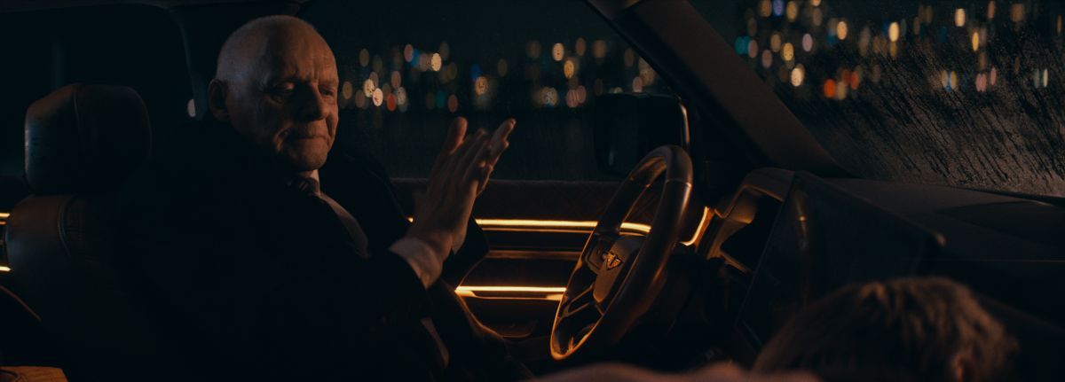 Crítica de “Encerrado”: Bill Skarsgård y Anthony Hopkins en la remake de “4x4”