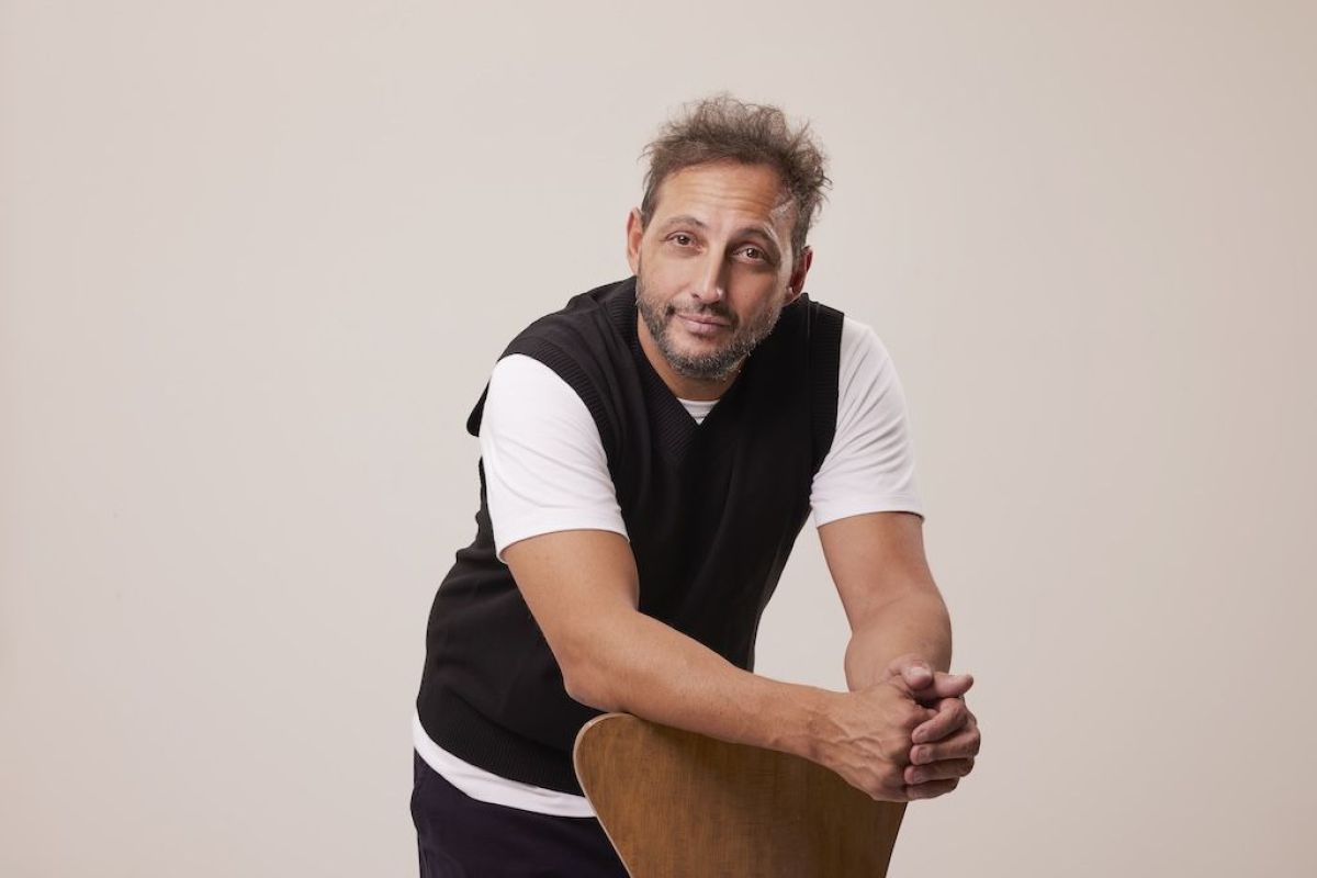 Crítica de “Agotados”: Ariel Staltari en un viaje esquizofrénico por el delirio gastronómico porteño