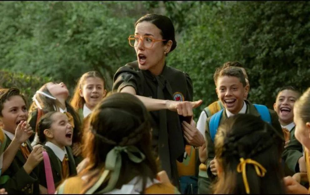 Crítica de "Serpientes y escaleras": La nueva serie de Manolo Caro que lleva la corrupción al recreo