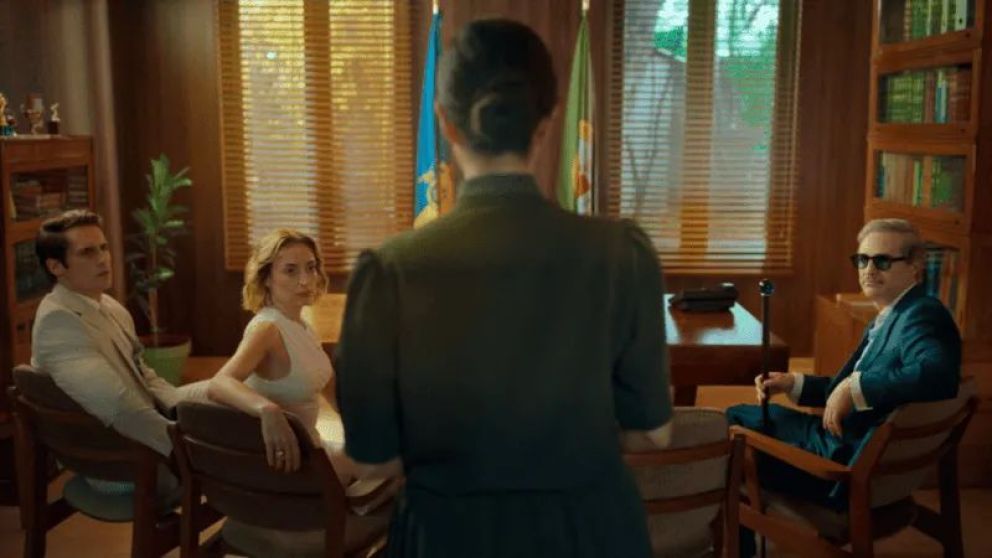 Crítica de "Serpientes y escaleras": La nueva serie de Manolo Caro que lleva la corrupción al recreo