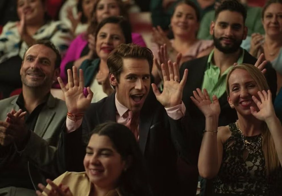 Crítica de "Serpientes y escaleras": La nueva serie de Manolo Caro que lleva la corrupción al recreo