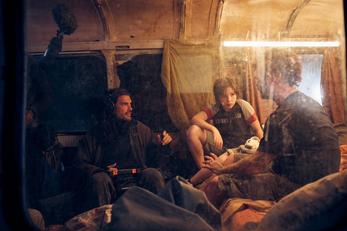 Crítica de  "Sirât": Oliver Laxe filma una odisea techno en el desierto y en la conciencia