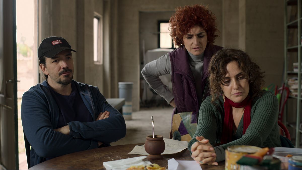 Crítica de "Corazón Delator": Marcos Carnevale regresa con trasplante, barrio y redención