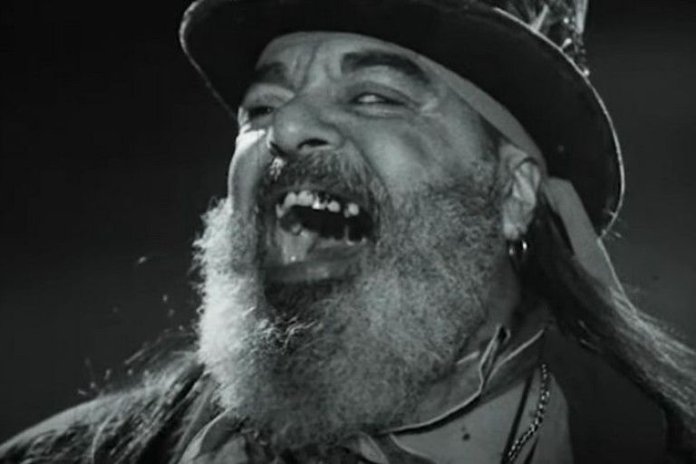 Crítica de "El piletero, el metrodelegado y el cadáver": Dos escritores, un cadáver y la ficción como verdad