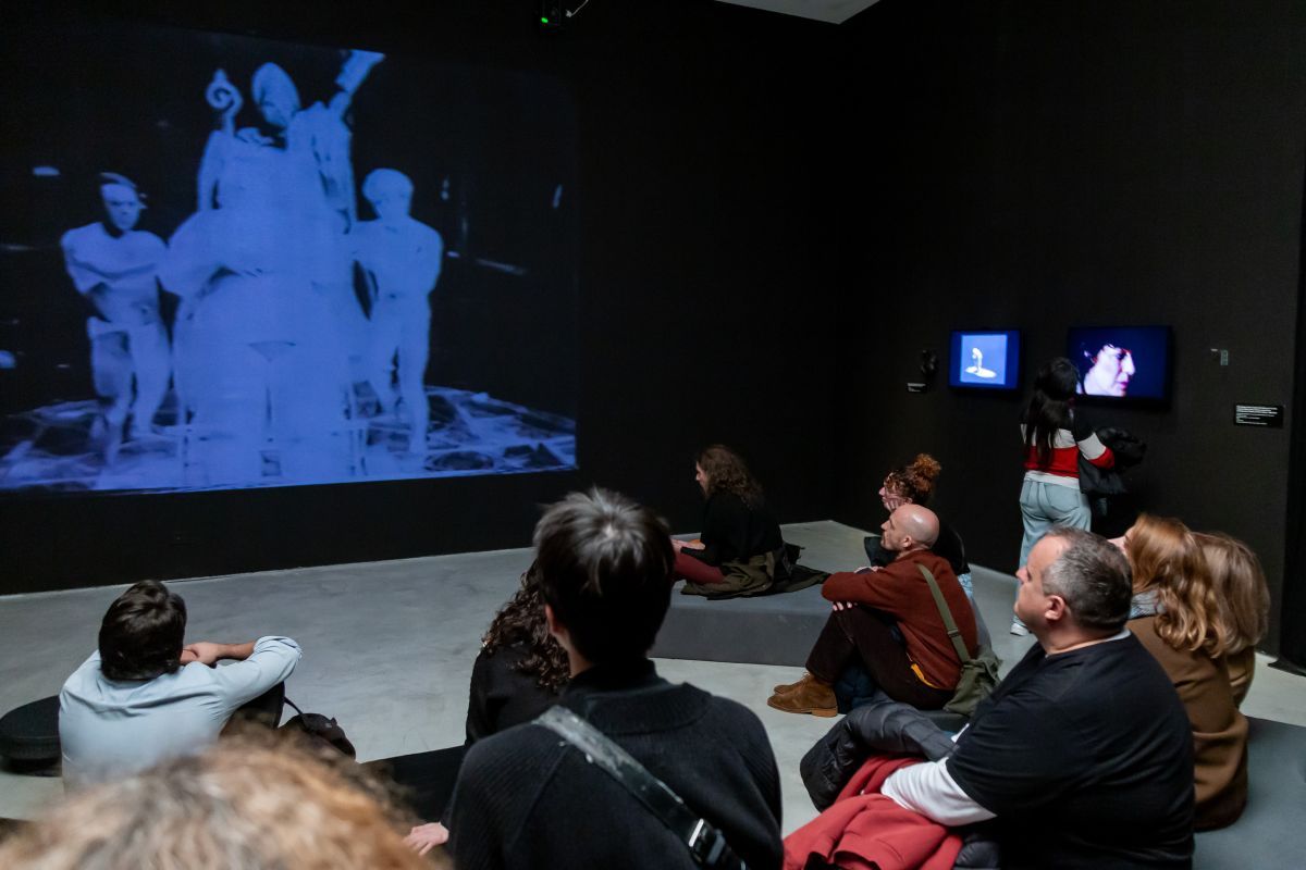 "Esto es teatro": una exposición en el Museo Moderno sobre la escena experimental argentina
