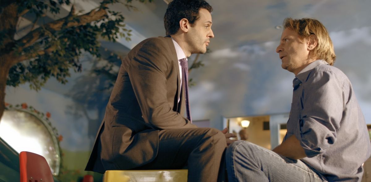 Crítica de "BitterSweet": Steven Martini en una comedia sobre la burocracia estatal y el autismo