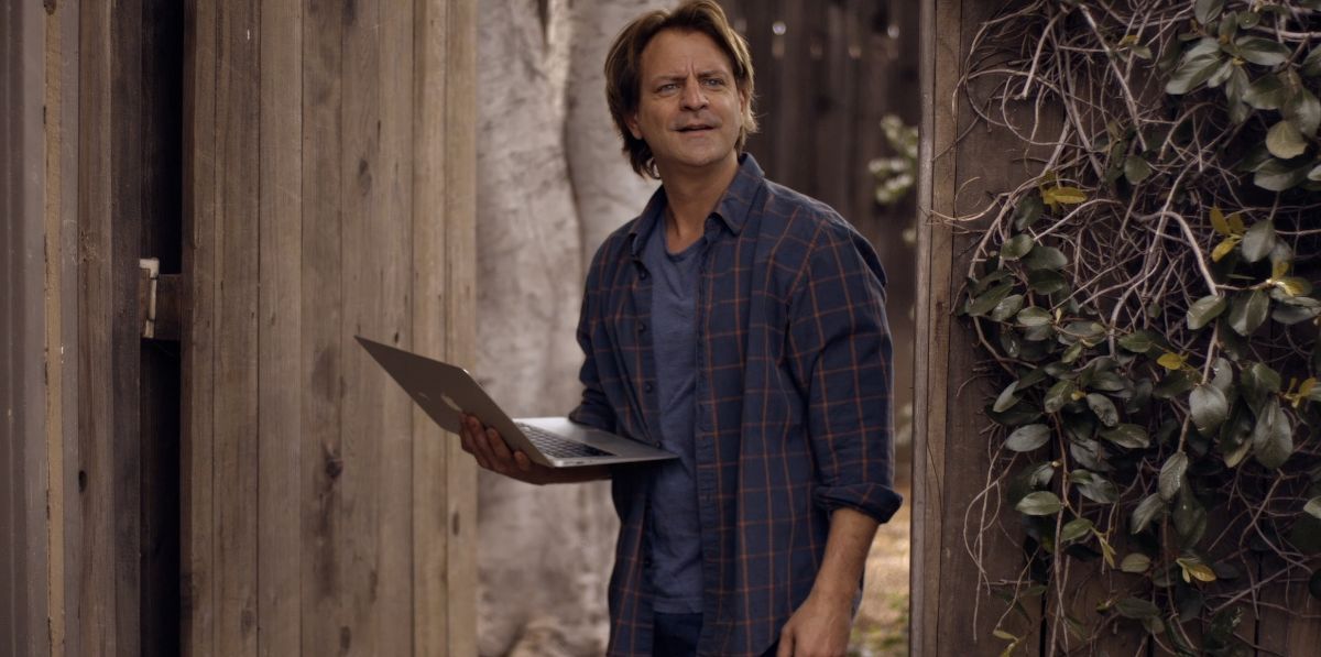 Crítica de "BitterSweet": Steven Martini en una comedia sobre la burocracia estatal y el autismo