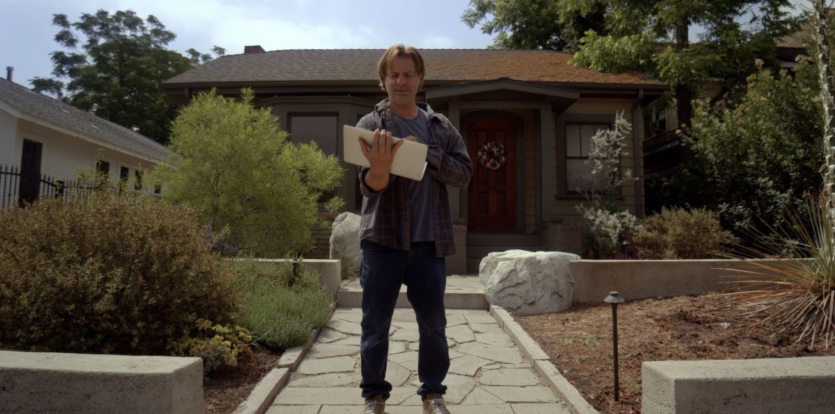 Crítica de "BitterSweet": Steven Martini en una comedia sobre la burocracia estatal y el autismo