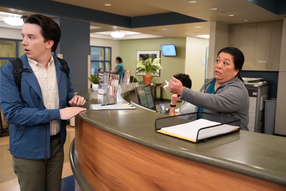 Crítica de "St. Denis Medical": el hospital donde el caos se trata con humor