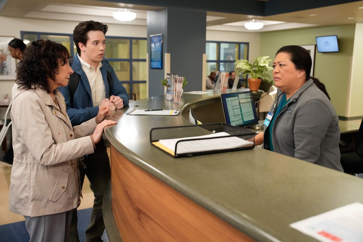 Crítica de "St. Denis Medical": el hospital donde el caos se trata con humor