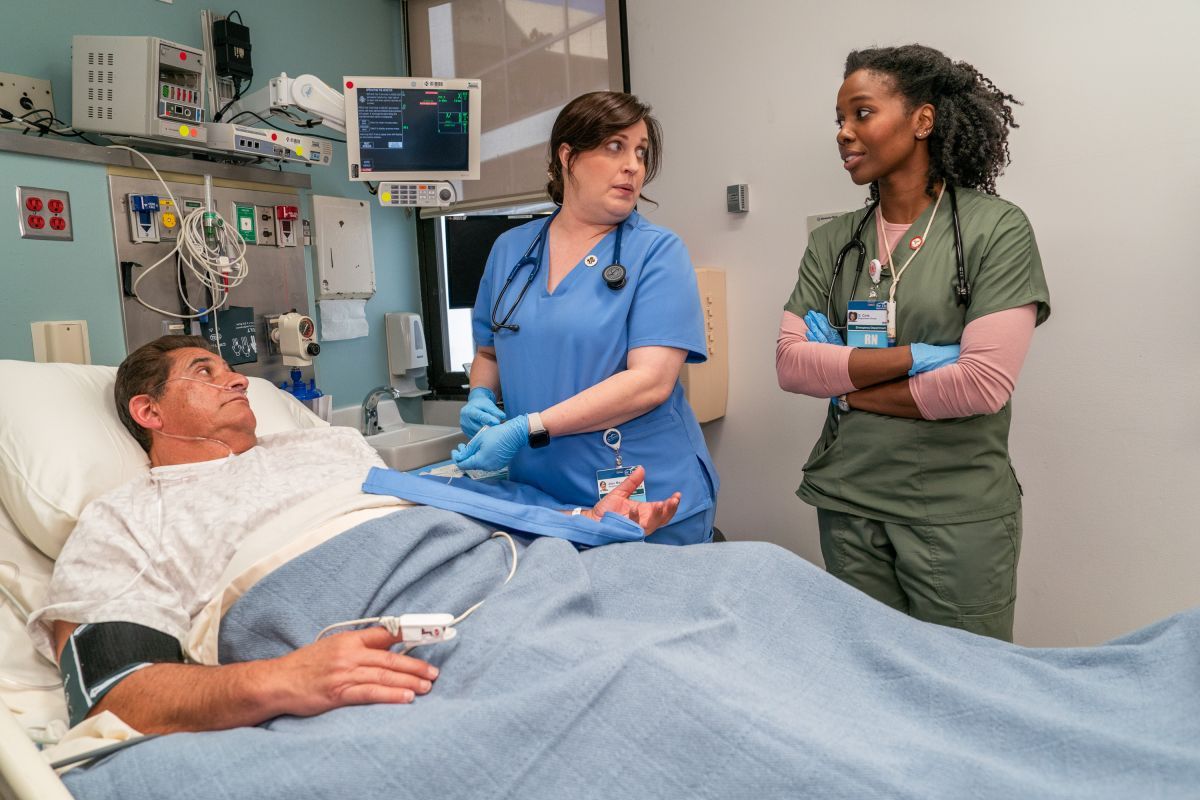 Crítica de "St. Denis Medical": el hospital donde el caos se trata con humor