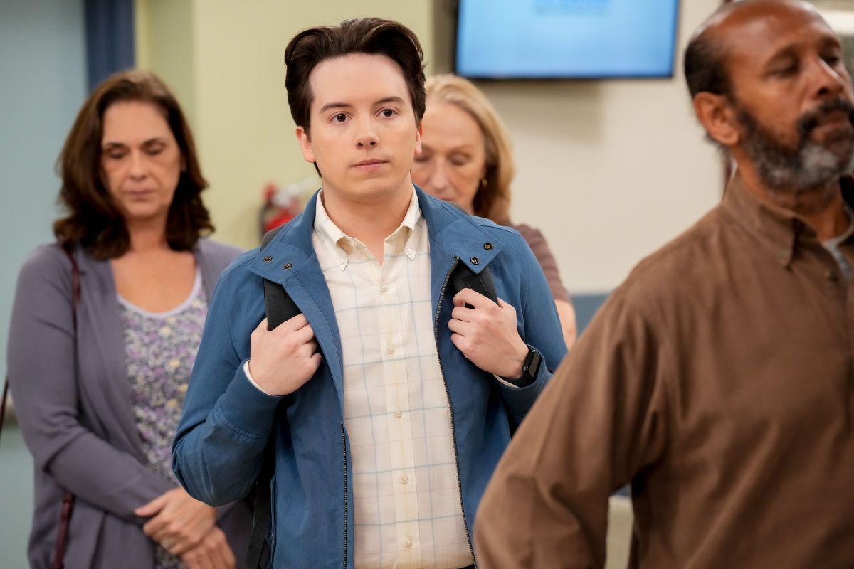 Crítica de "St. Denis Medical": el hospital donde el caos se trata con humor