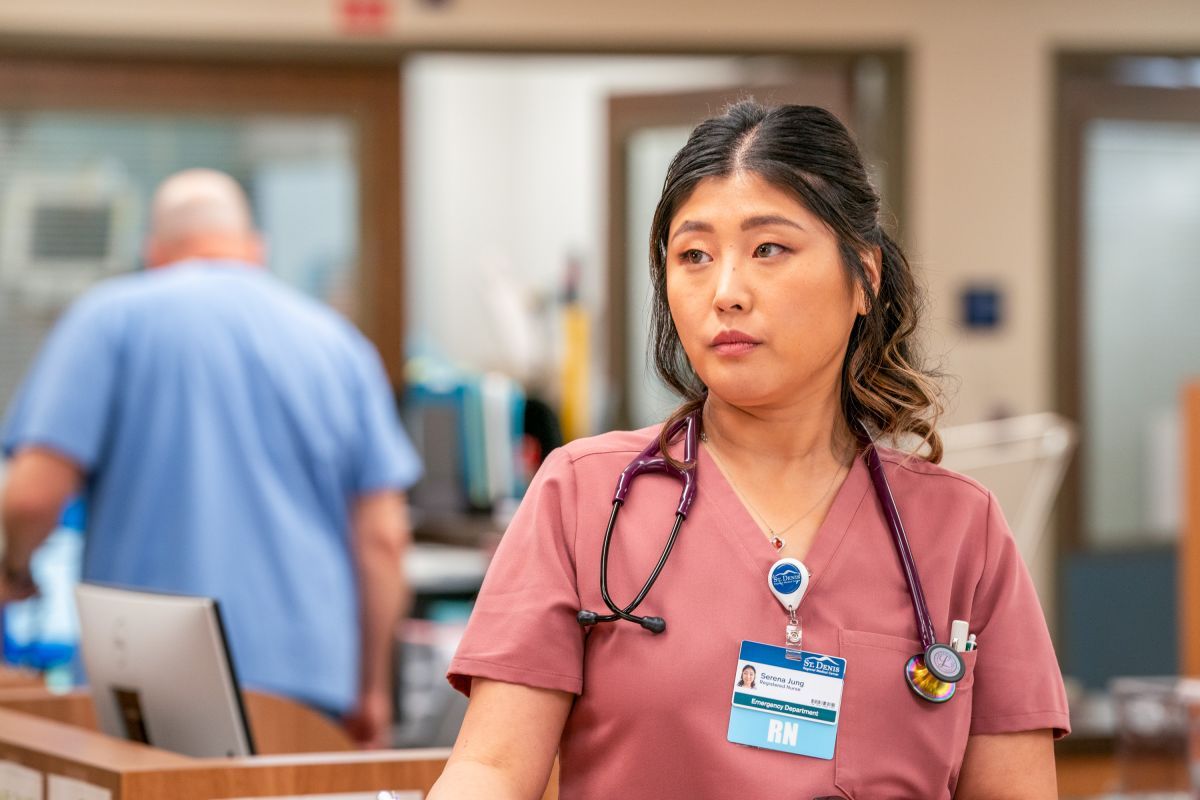 Crítica de "St. Denis Medical": el hospital donde el caos se trata con humor