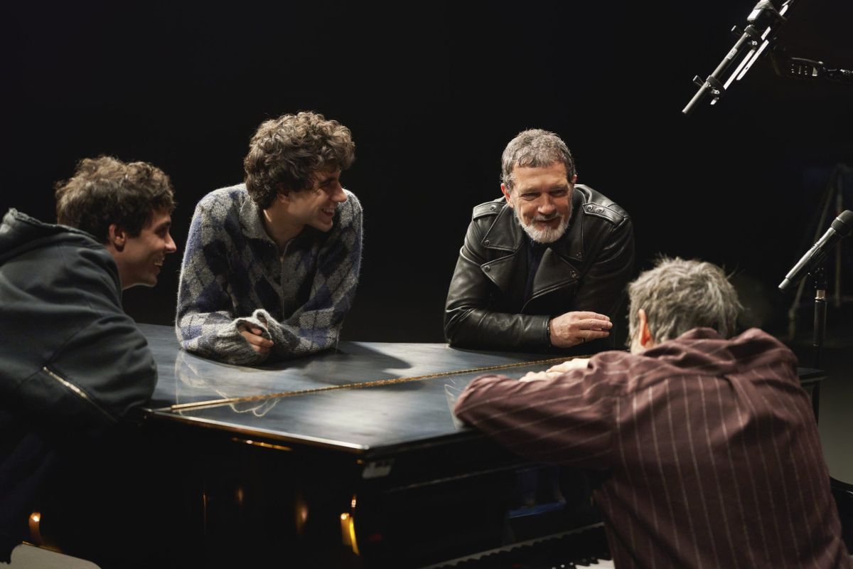 Crítica de "Pedro x Javis": La serie que convierte a Almodóvar en un ritual pop