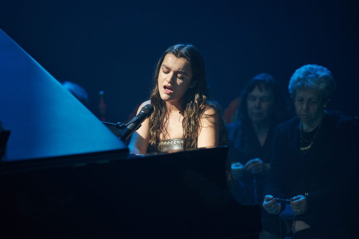 Crítica de "Pedro x Javis": La serie que convierte a Almodóvar en un ritual pop