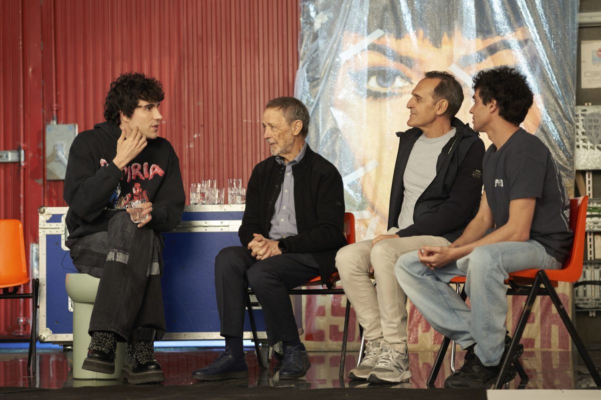 Crítica de "Pedro x Javis": La serie que convierte a Almodóvar en un ritual pop