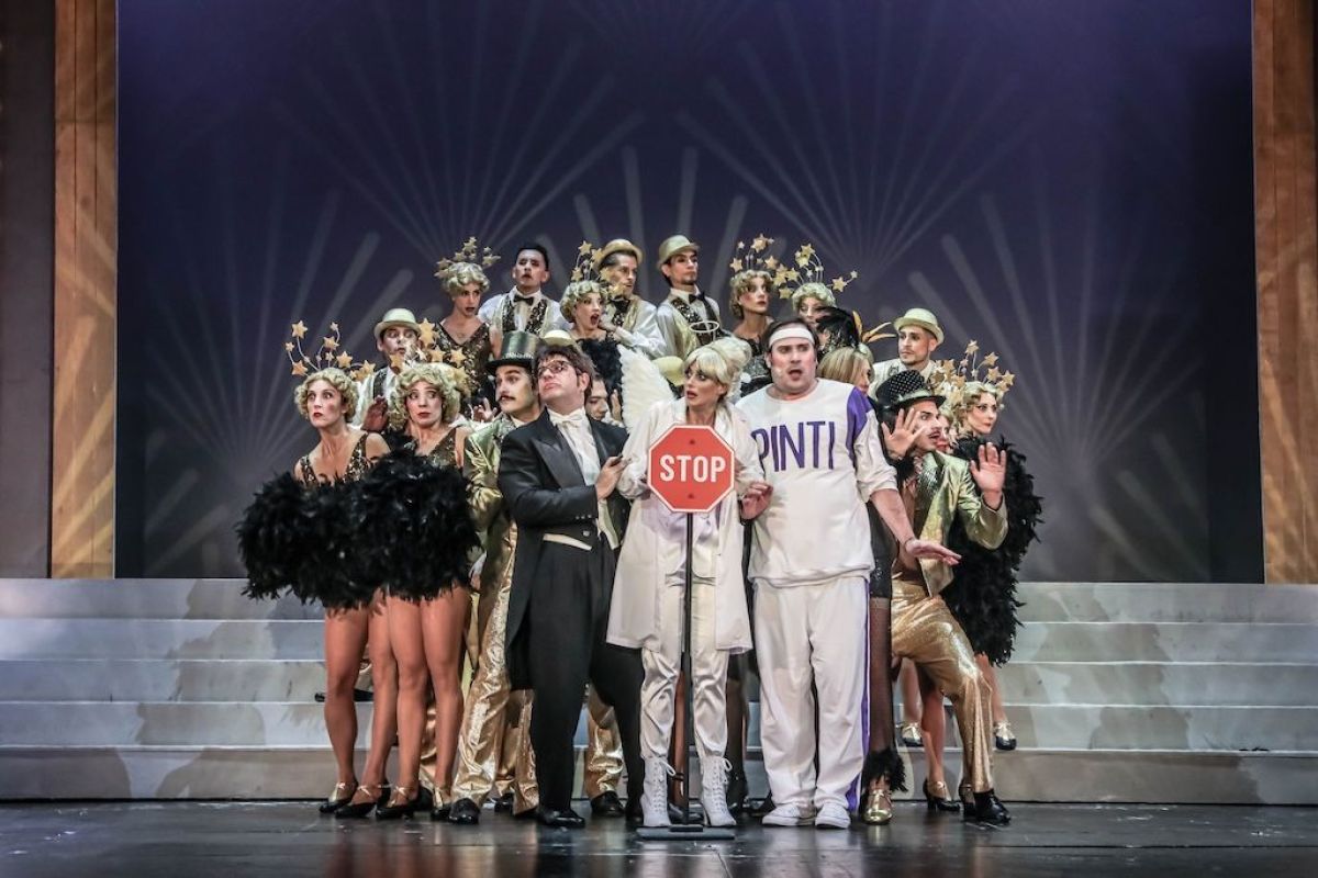 Pablo Maritano guía un viaje espacial y temporal en escena a través de “La revista del Cervantes”