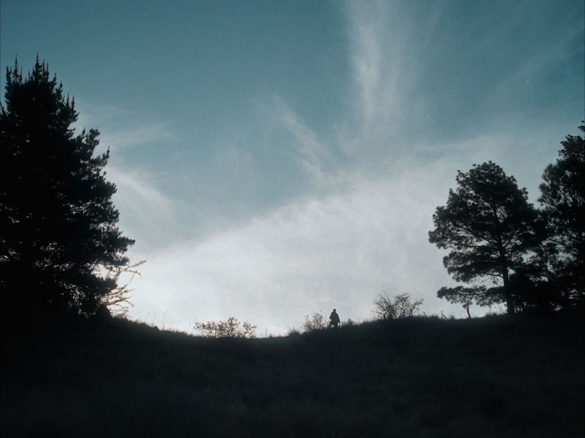 Crítica de "Después, la niebla": Martín Sappia y el andar como memoria