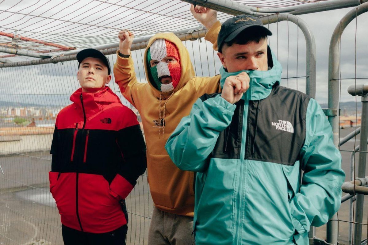 Crítica de "Kneecap: Música y libertad": Hip-hop, identidad y rebelión lingüística