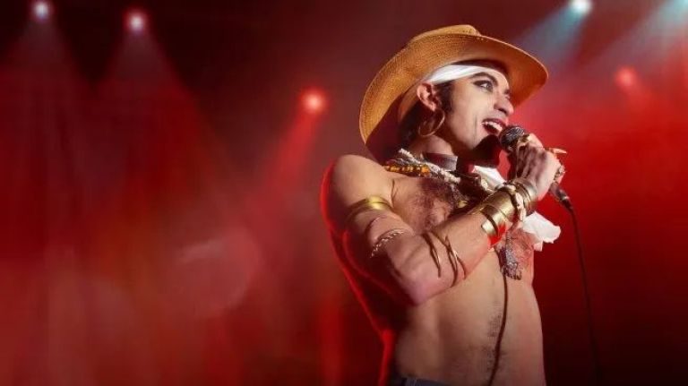 Crítica de "Hombre con H": Ney Matogrosso y una biografía corporal y política