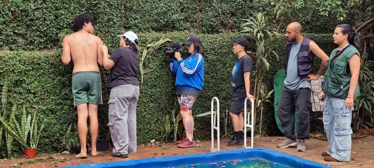 “El cuerpo sabe lo que está pasando”: el cortometraje de Natal Cano Rojas que cruza deseo, fe y adolescencia