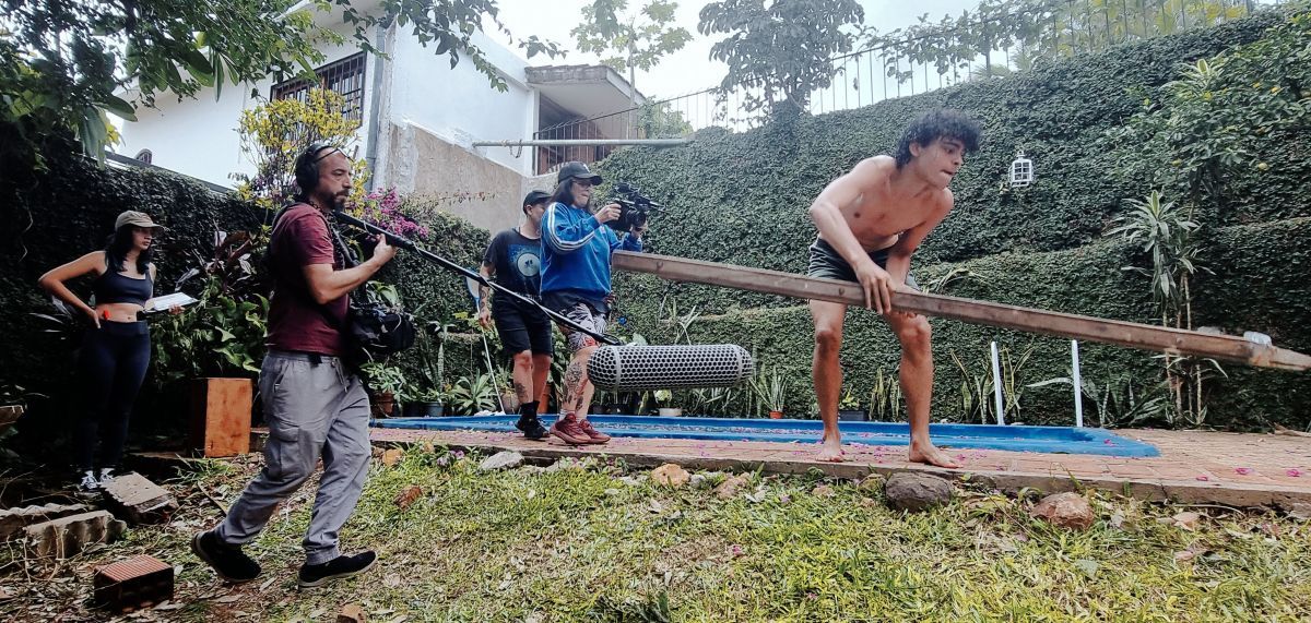 “El cuerpo sabe lo que está pasando”: el cortometraje de Natal Cano Rojas que cruza deseo, fe y adolescencia