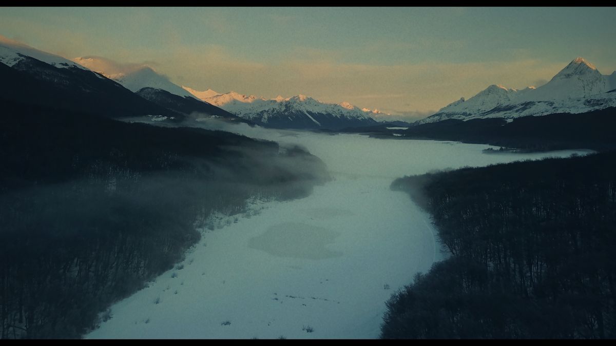 Crítica de "Un mundo recobrado": Un ensayo documental sobre exilio, identidad y representación