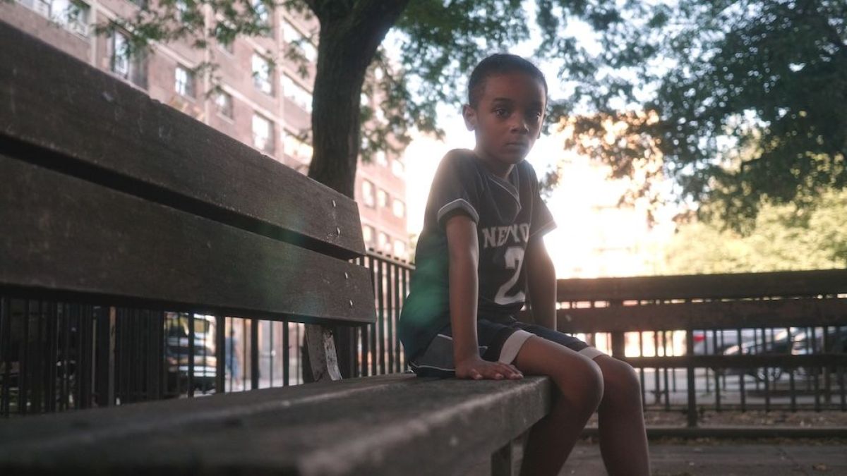 Crítica de "It’s Coming": Shannon Alexander y el arte de narrar el miedo cuando nadie escucha