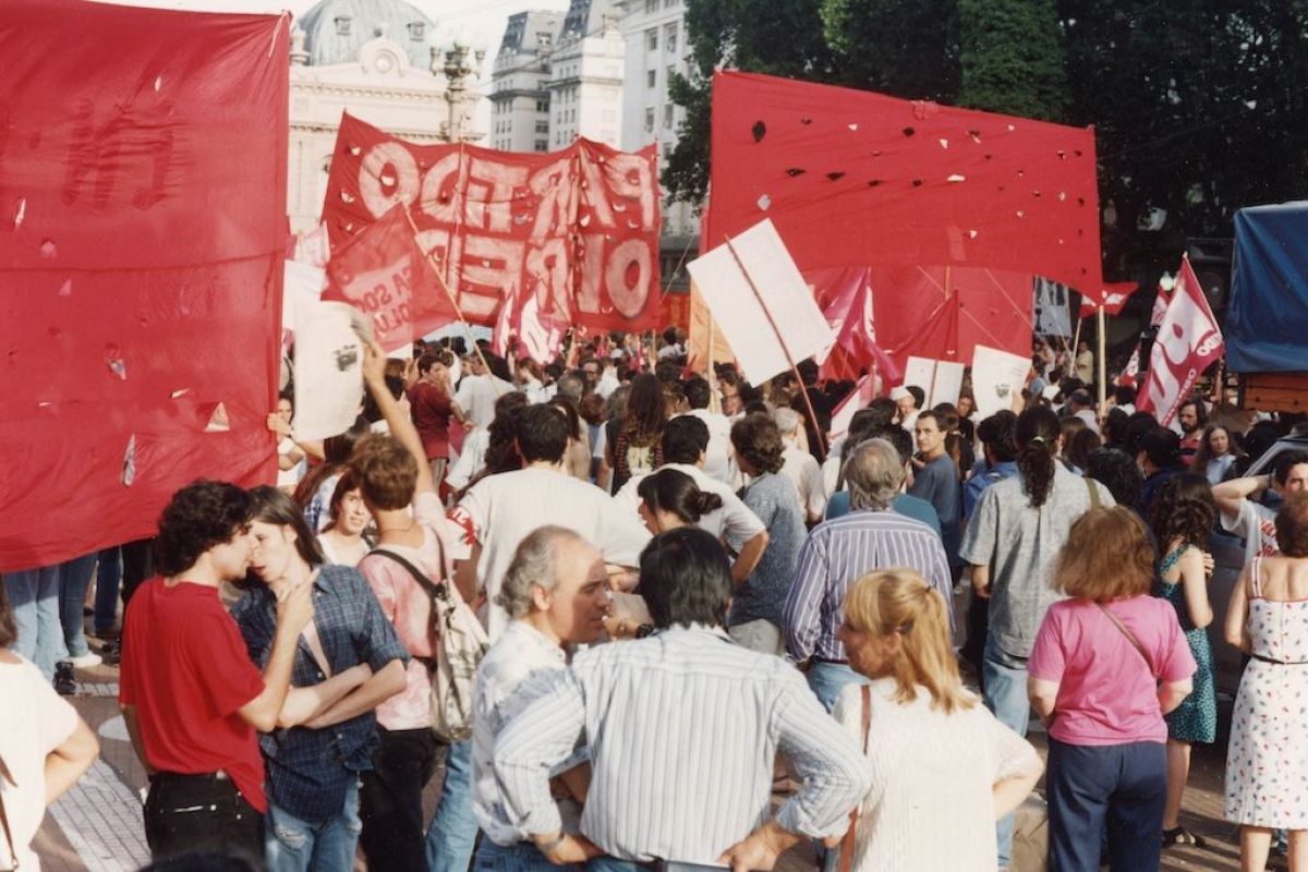 Crítica de "Boletín interno": Meri Franco Mao y los bordes difusos de la revolución