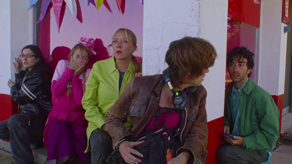 Crítica de "Magic Farm": Amalia Ulman y una sátira sobre el error y el desvío