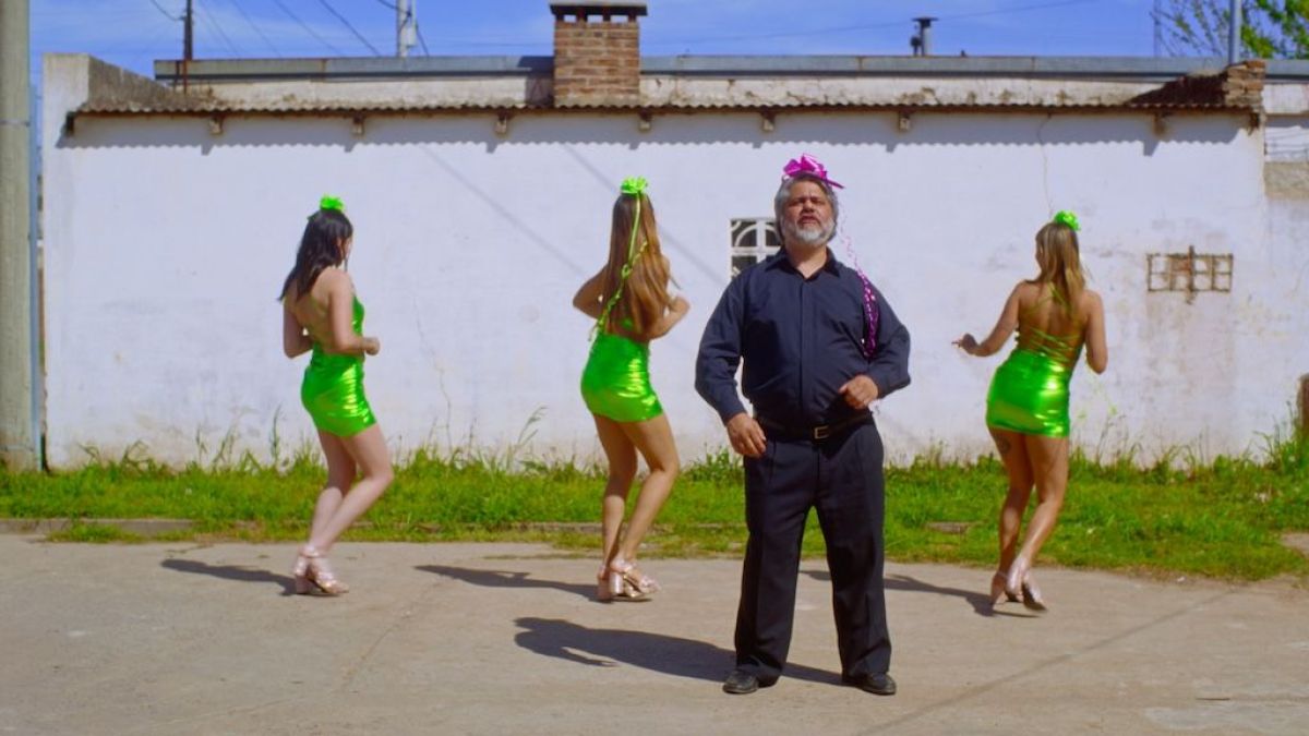 Crítica de "Magic Farm": Amalia Ulman y una sátira sobre el error y el desvío