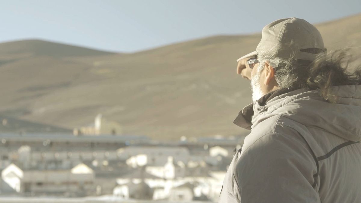 Crítica de "Qué no daría yo por el recuerdo": Un viaje emotivo al pasado de Mina La Causalidad