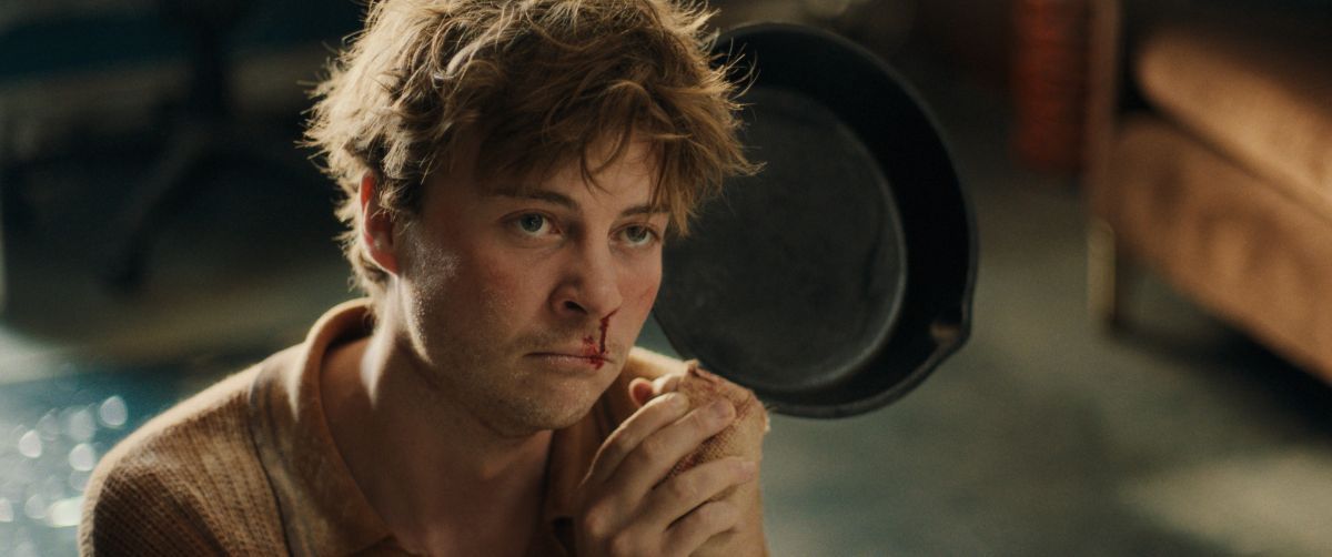 Crítica de “Foibles”: Ryan Oksenberg y la catarsis de la codependencia