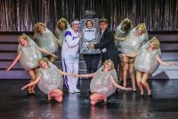 Crítica de "La Revista del Cervantes": un reencuentro con Tato Bores, Pinti y la cultura popular