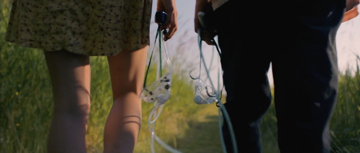 Crítica de “Snorkeling”: Emil Nava y un viaje inmersivo por la adicción en la Generación Z