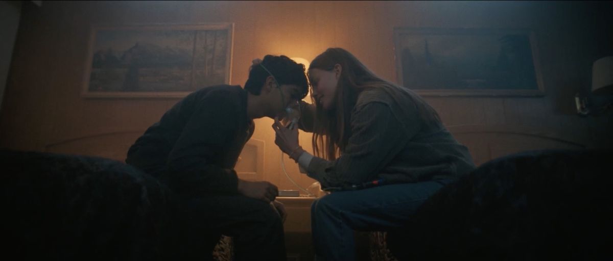 Crítica de “Snorkeling”: Emil Nava y un viaje inmersivo por la adicción en la Generación Z