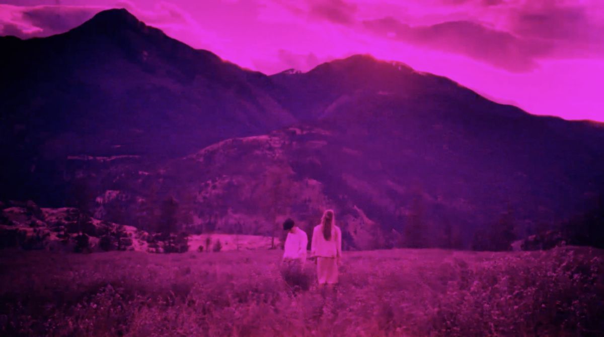 Crítica de “Snorkeling”: Emil Nava y un viaje inmersivo por la adicción en la Generación Z