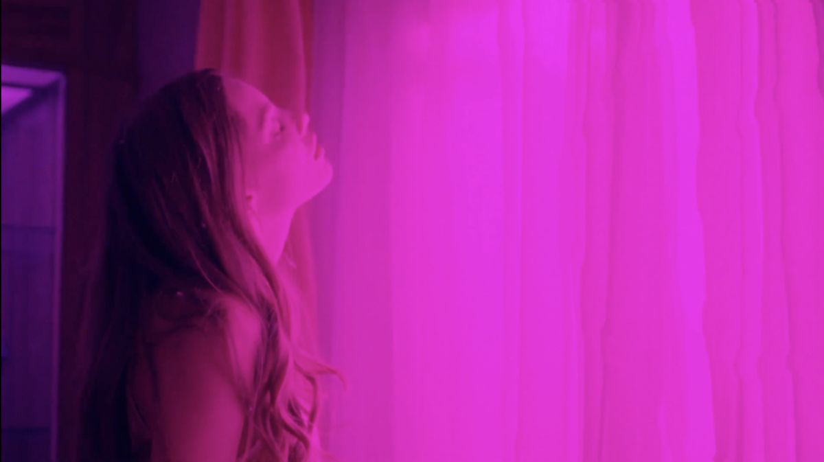 Crítica de “Snorkeling”: Emil Nava y un viaje inmersivo por la adicción en la Generación Z