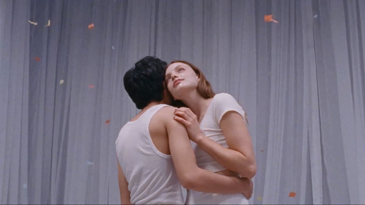 Crítica de “Snorkeling”: Emil Nava y un viaje inmersivo por la adicción en la Generación Z