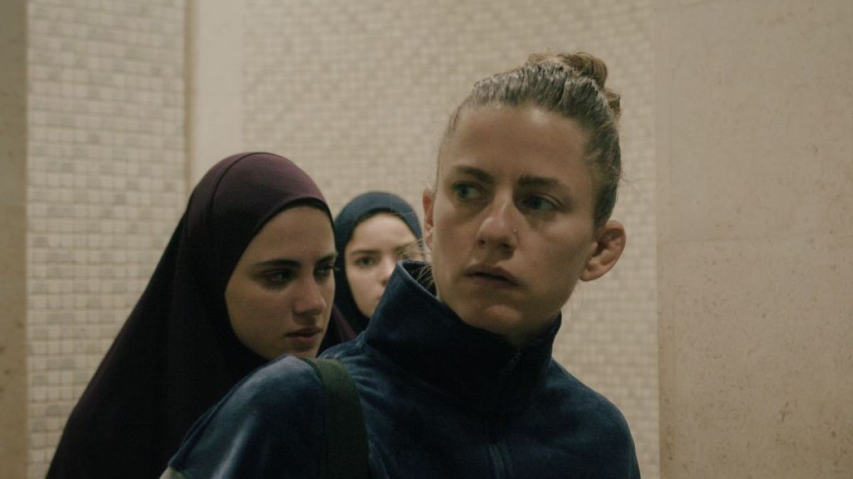 Crítica de "Moon": thriller psicológico entre mujeres, secretos y vigilancia en Jordania