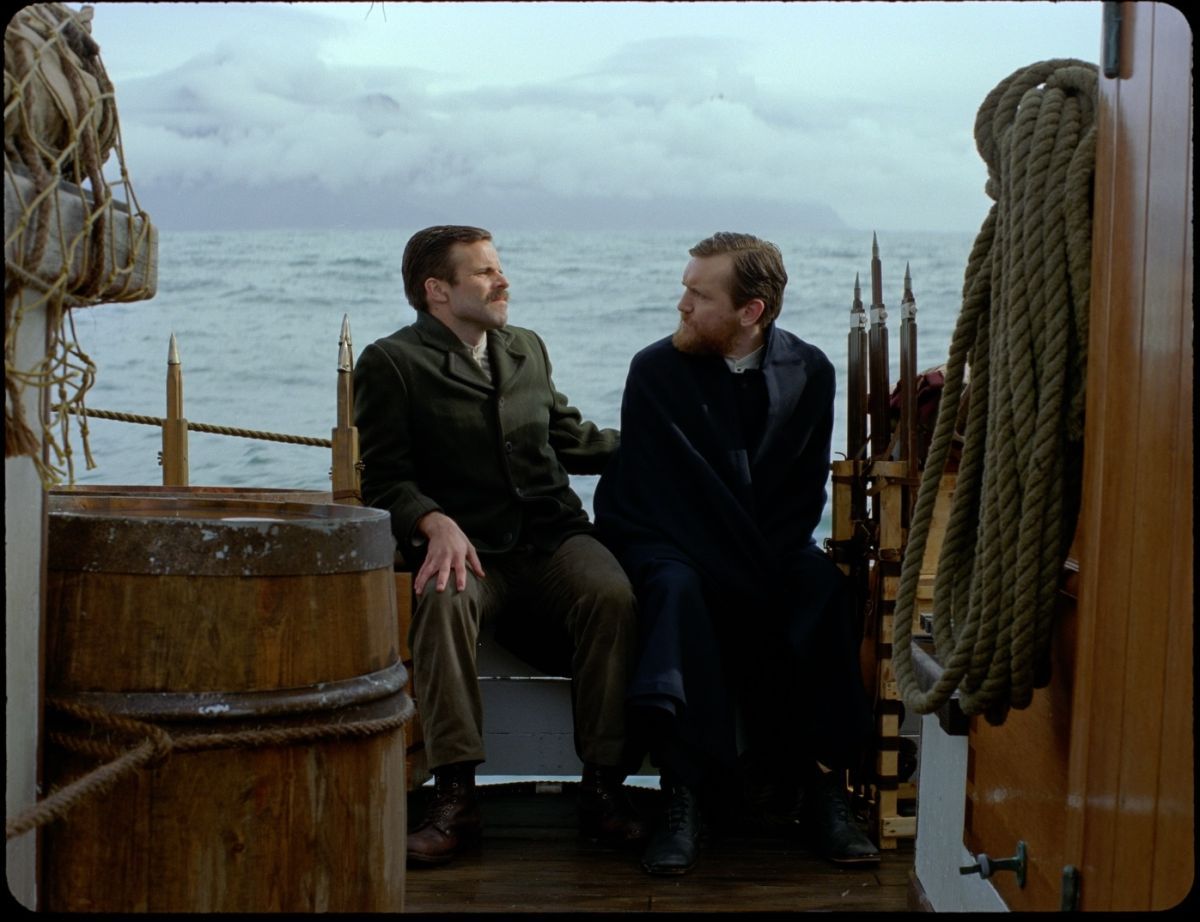 Crítica de “Godland”: Un viaje entre la fotografía, la naturaleza y el choque cultural