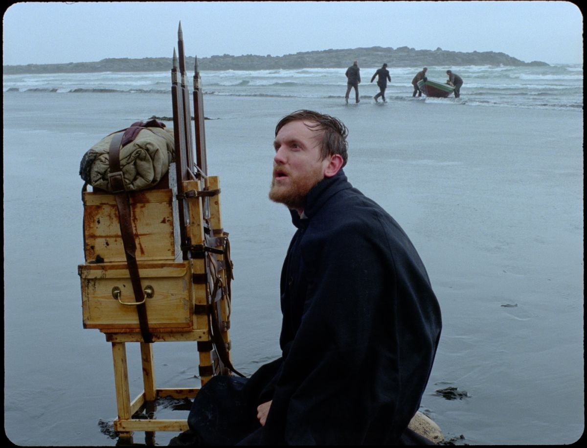 Crítica de “Godland”: Un viaje entre la fotografía, la naturaleza y el choque cultural