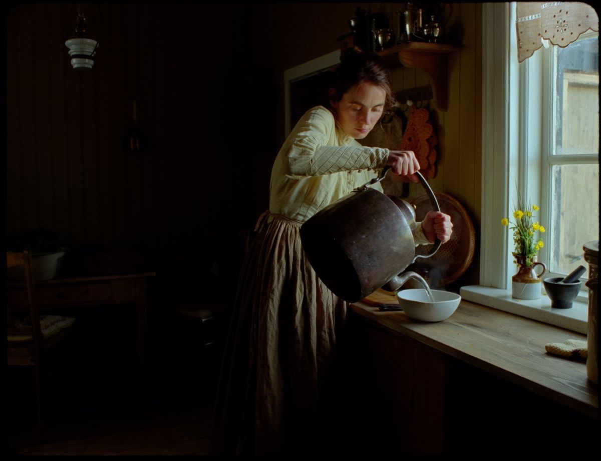 Crítica de “Godland”: Un viaje entre la fotografía, la naturaleza y el choque cultural