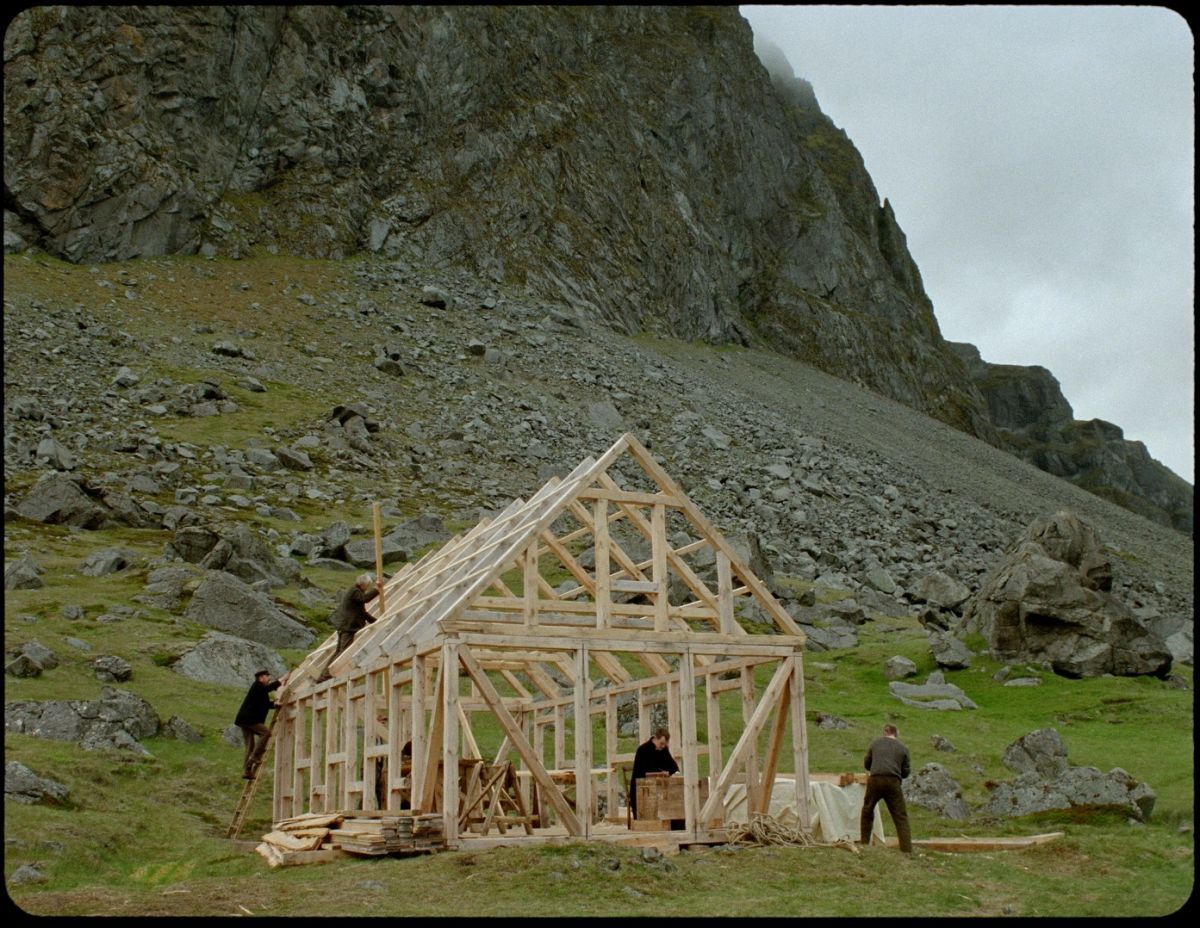 Crítica de “Godland”: Un viaje entre la fotografía, la naturaleza y el choque cultural