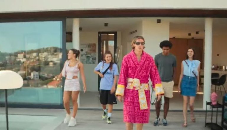 Crítica de “Jóvenes y millonarios": la gran sorpresa juvenil del año