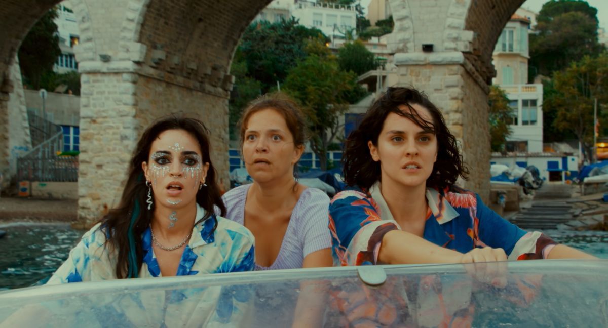 Crítica de “The Balconettes”: Noémie Merlant en una comedia negra disruptiva