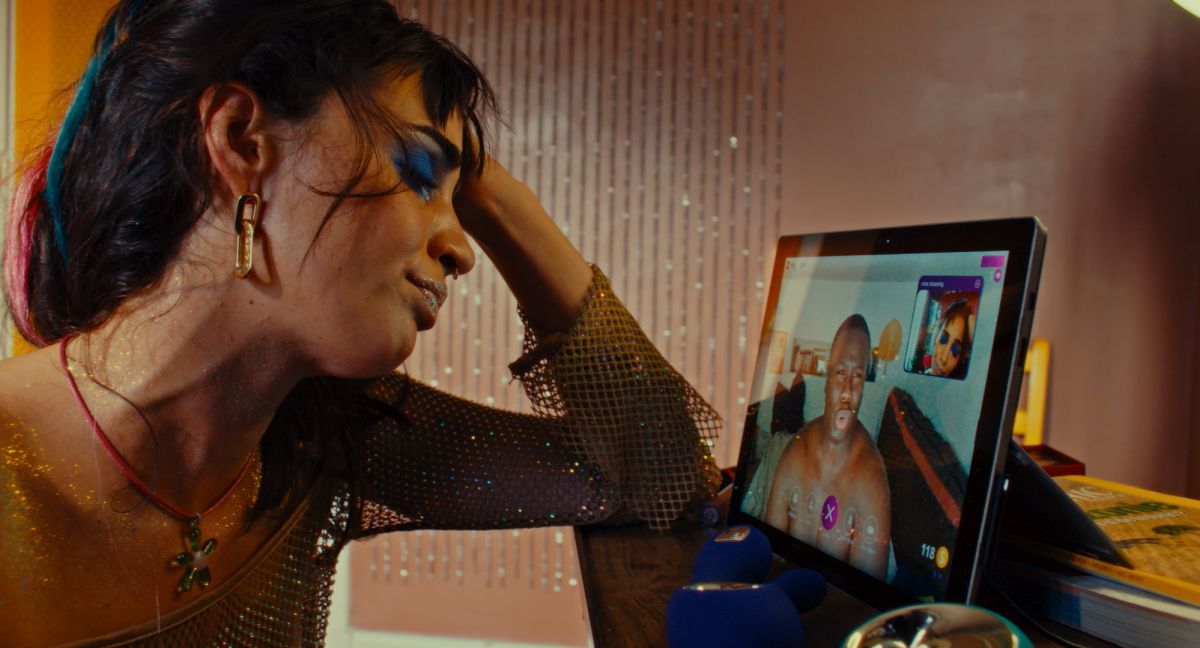 Crítica de “The Balconettes”: Noémie Merlant en una comedia negra disruptiva