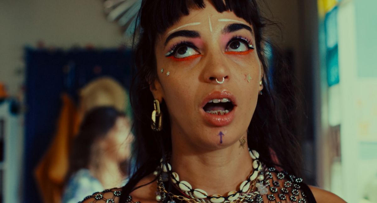 Crítica de “The Balconettes”: Noémie Merlant en una comedia negra disruptiva