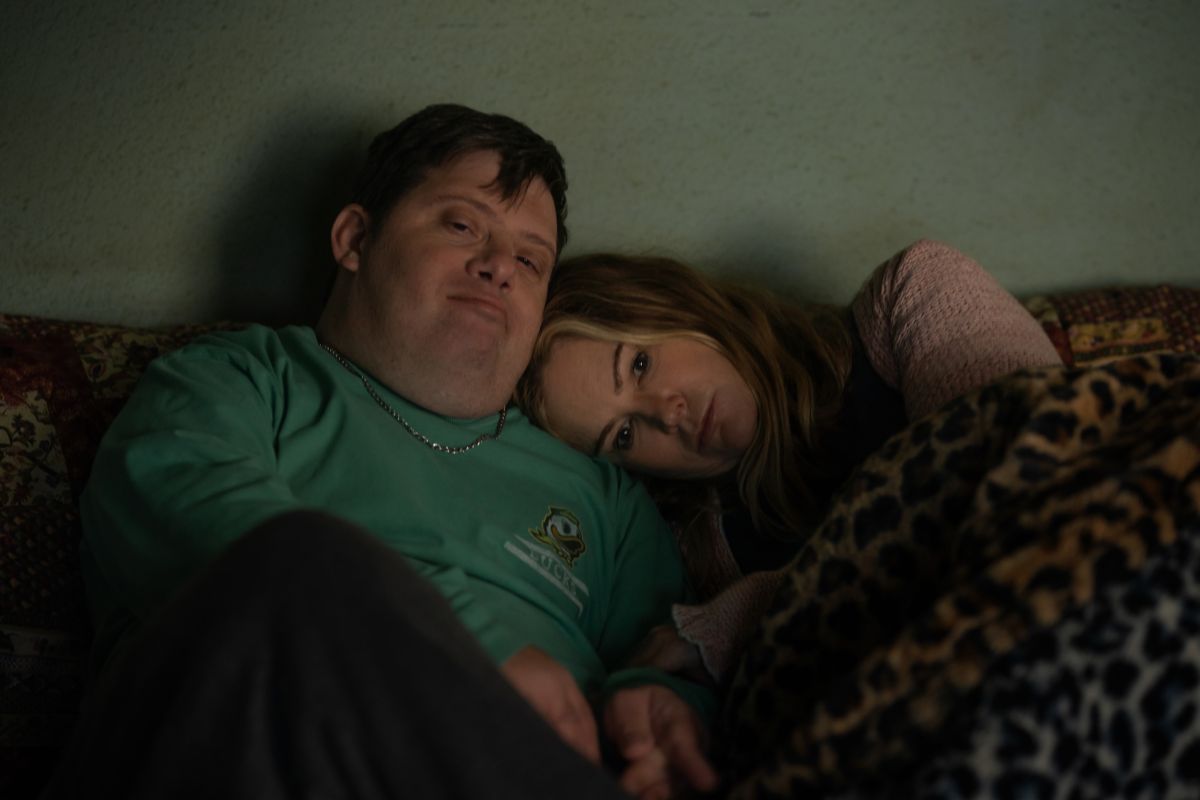 Crítica de “La noche siempre llega”: Vanessa Kirby en un tour de force contundente