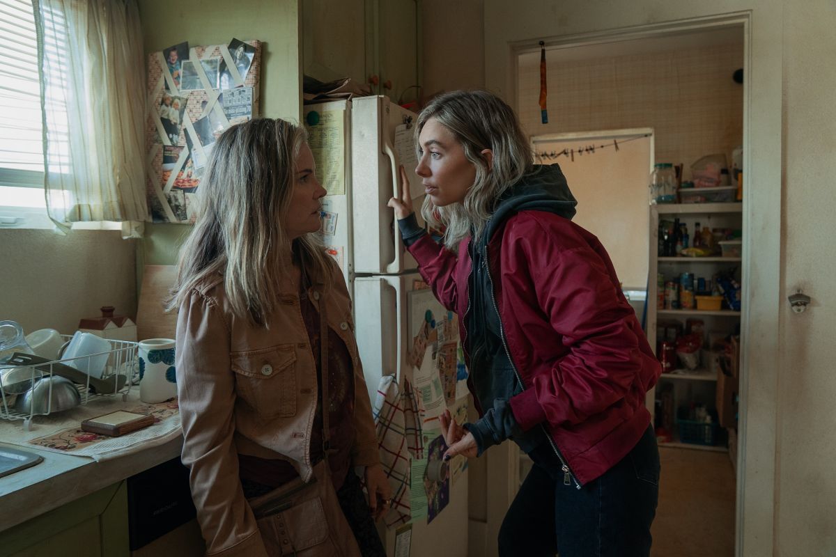 Crítica de “La noche siempre llega”: Vanessa Kirby en un tour de force contundente